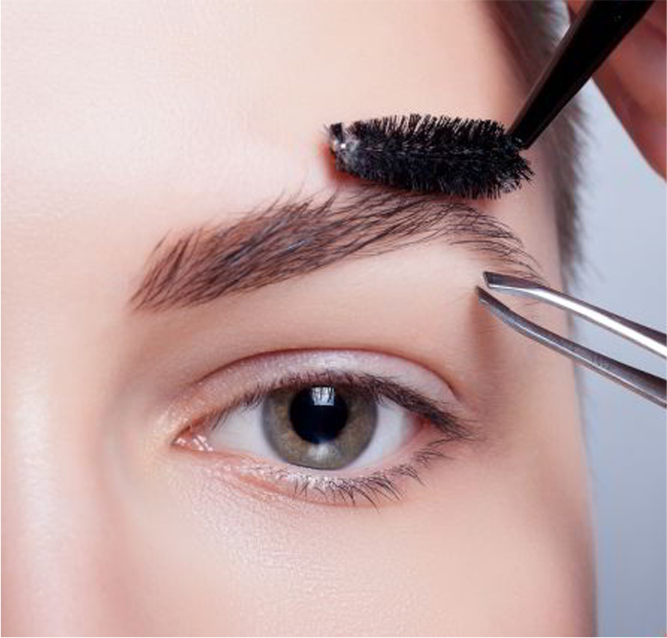Augenbrauen korrigieren nach Permanent Make-up